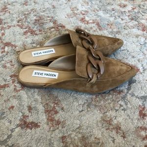 Women’s Steve Madden Fleur Tailored Chain Mule Loafer Flats in Sand Suede